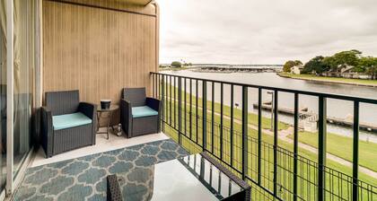 Dreamy Lake Conroe Escape: Boat, Golf, and Swim!