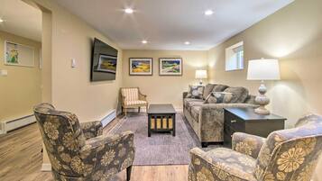 Apartment (2 Bedrooms) | Front of property