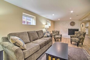 Apartment (2 Bedrooms) | Interior - Cozy North Bend Getaway in Walkable Location! (North Bend)