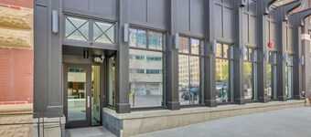 Downtown Omaha Getaway w/ Deck & Gas Grill!