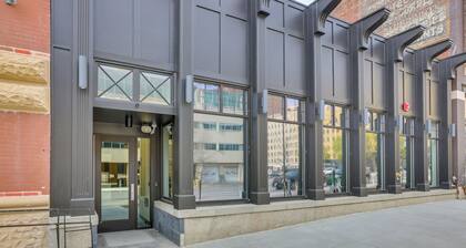 Downtown Omaha Getaway w/ Deck & Gas Grill!