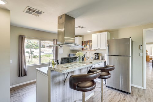 Escondido Vineyard Estate: Walk to Wineries!