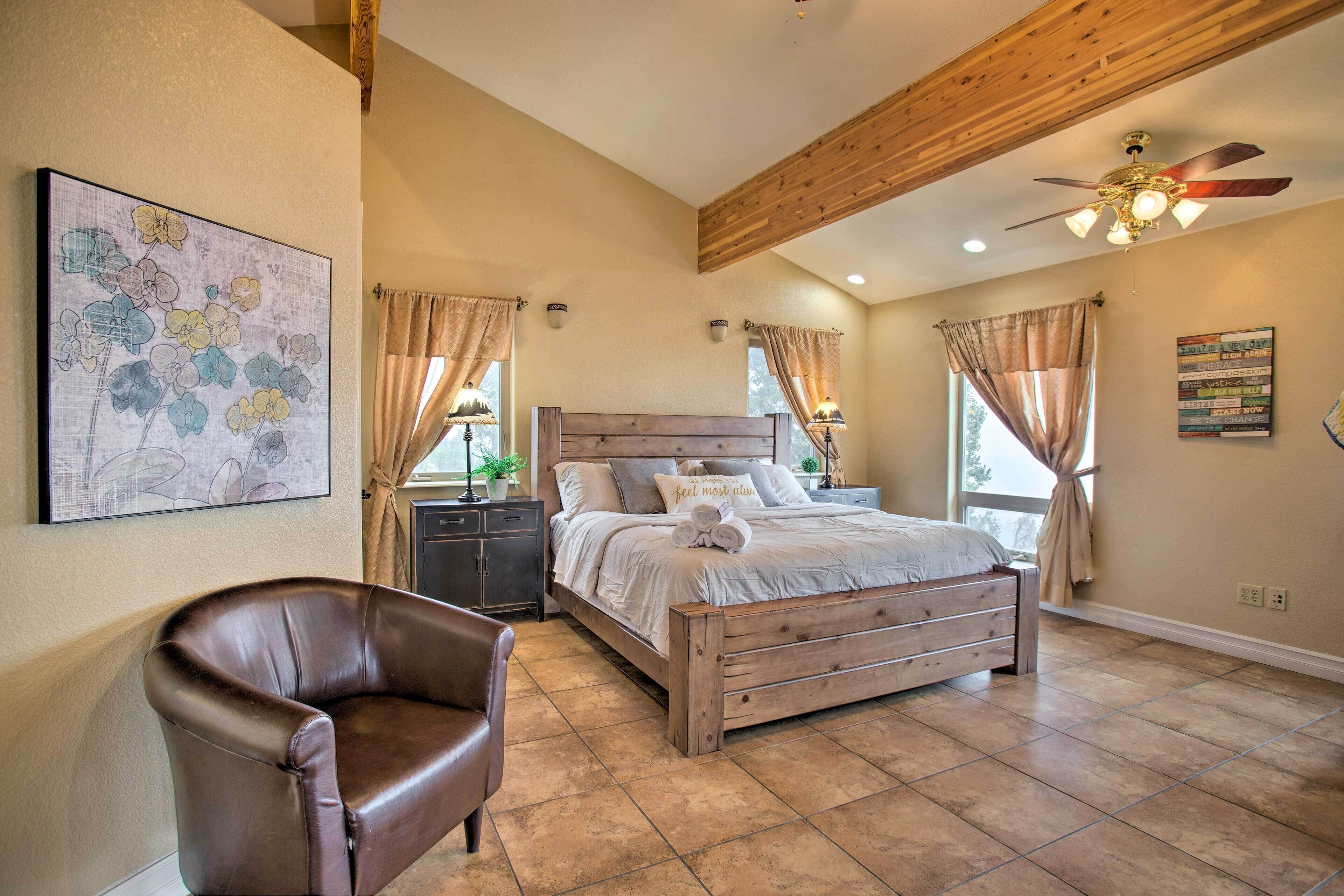 Evergreen Cabin w/ Hot Tub & Panoramic Mtn Views!