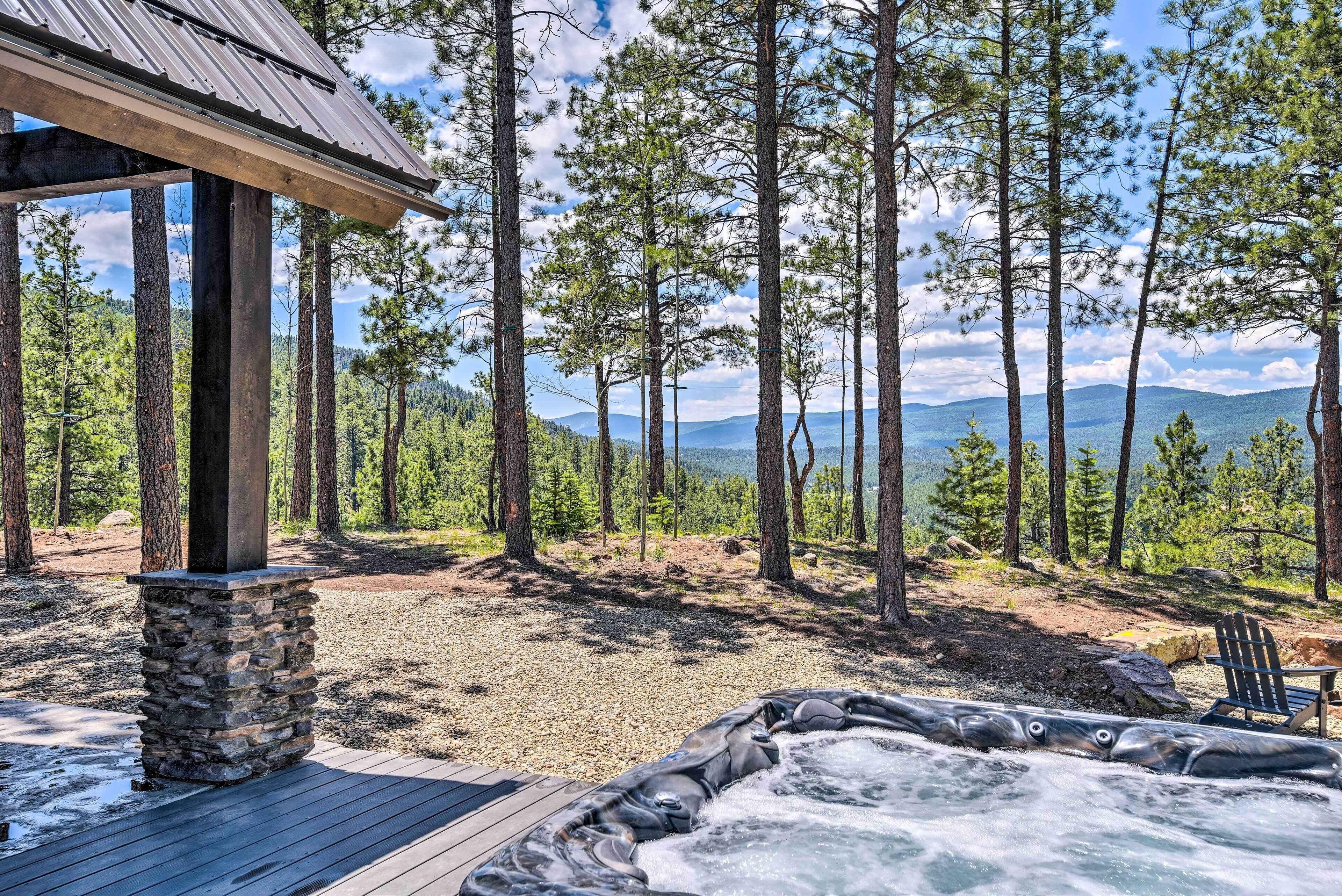 Custom Mountain Home: Views, Hot Tub & Fire Pit!