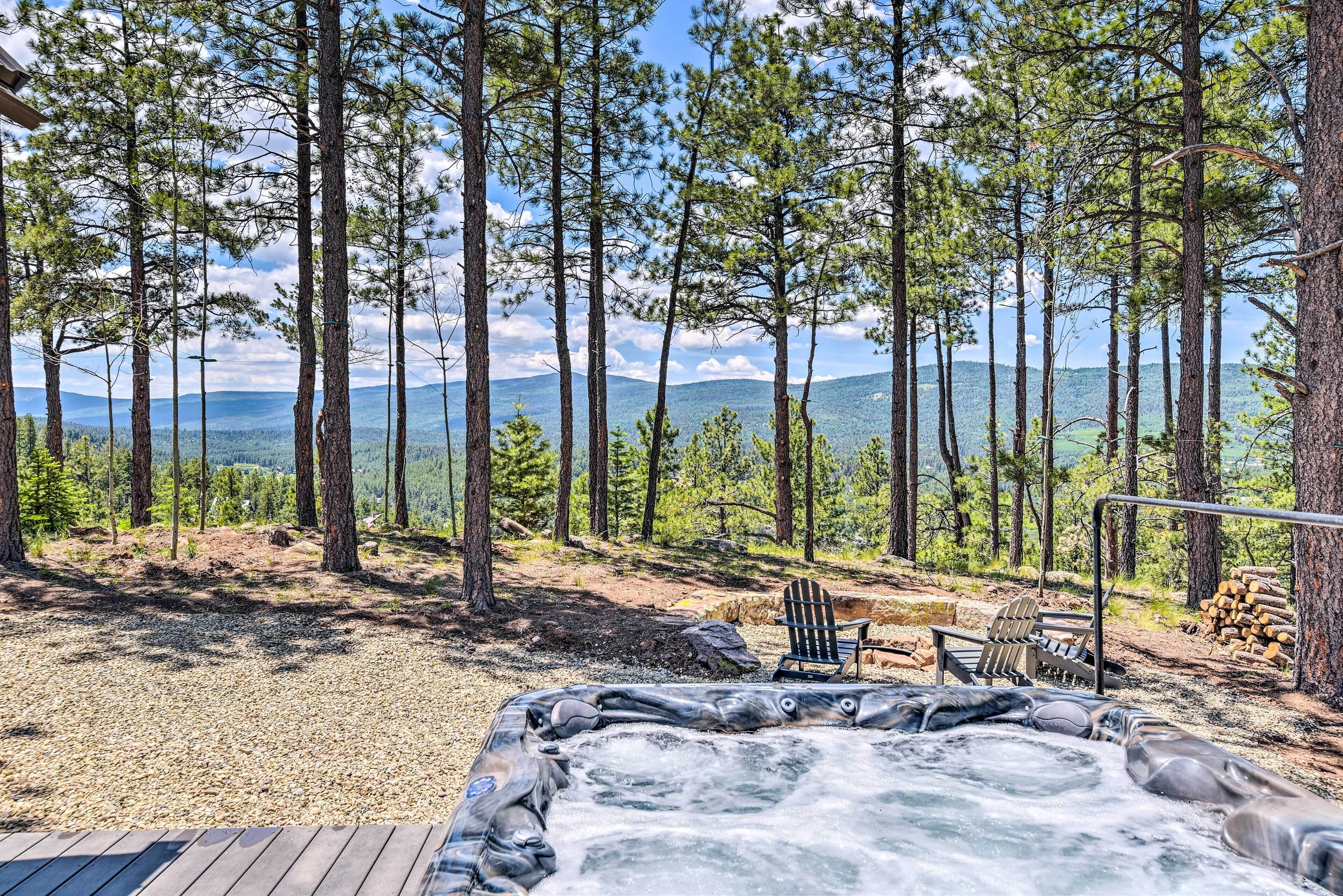 Custom Mountain Home: Views, Hot Tub & Fire Pit!