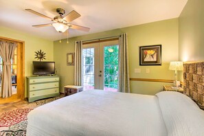 House (3 Bedrooms) | Interior - Elegant Home w/ Deck, 5 Blocks to Mayo Clinic (Rochester)