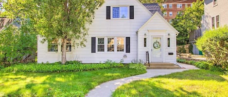 House (3 Bedrooms) | Front of property