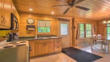 House (2 Bedrooms) | Interior