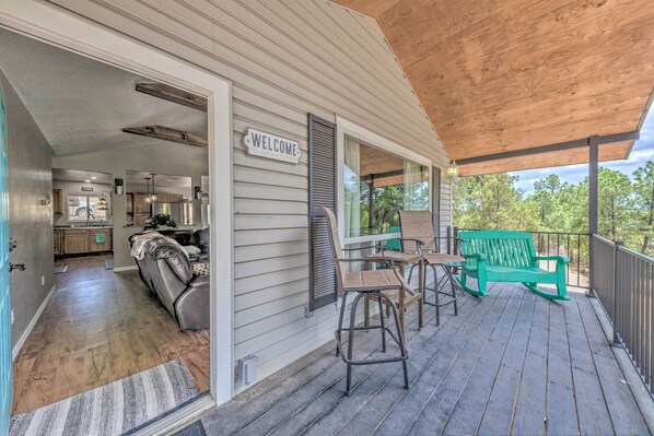 Terrace/patio - Ruidoso Home w/ Deck, Grill & Pool Table! (Ruidoso)