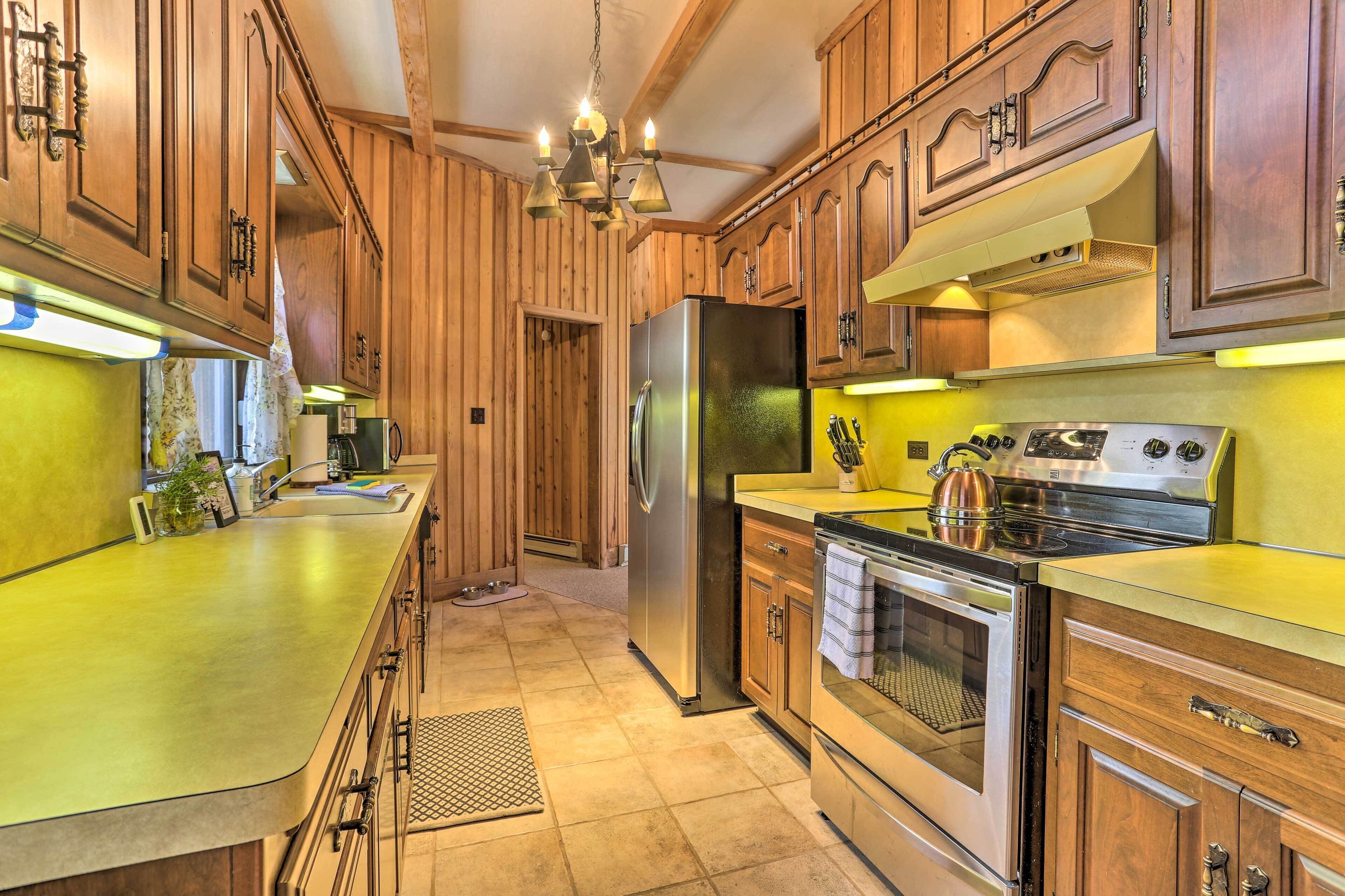 Family Home w/ Deck, Walk to Big Bass Lake!