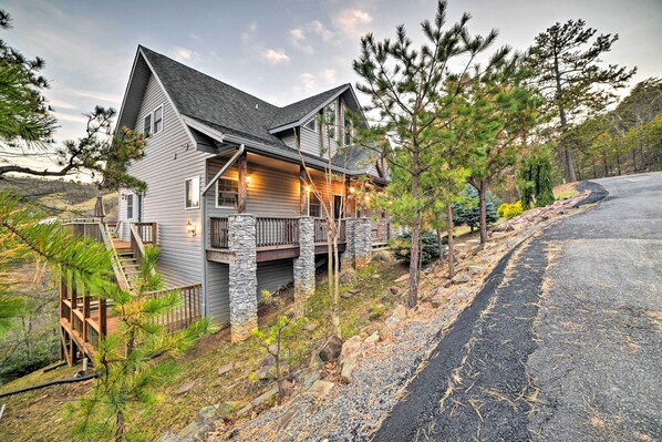 House (5 Bedrooms) | Interior