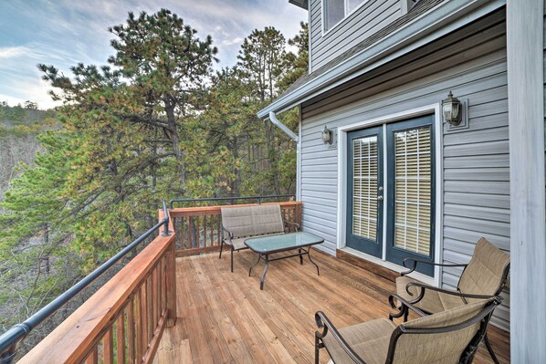 House (5 Bedrooms) | Interior