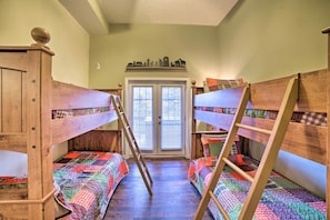 House (5 Bedrooms) | Interior