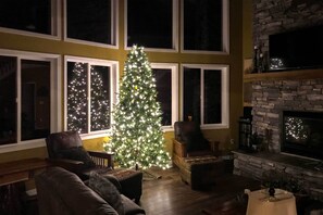 House (5 Bedrooms) | Interior