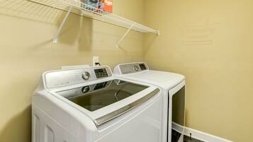 Nhà (3 Bedrooms) | Nội thất