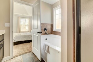House (3 Bedrooms) | Interior - Great for Families! Serene Retreat in Clarksville (Clarksville)