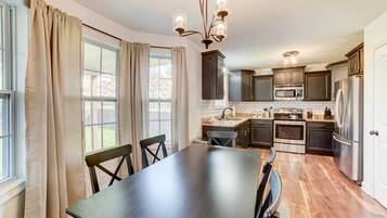 House (3 Bedrooms) | Interior