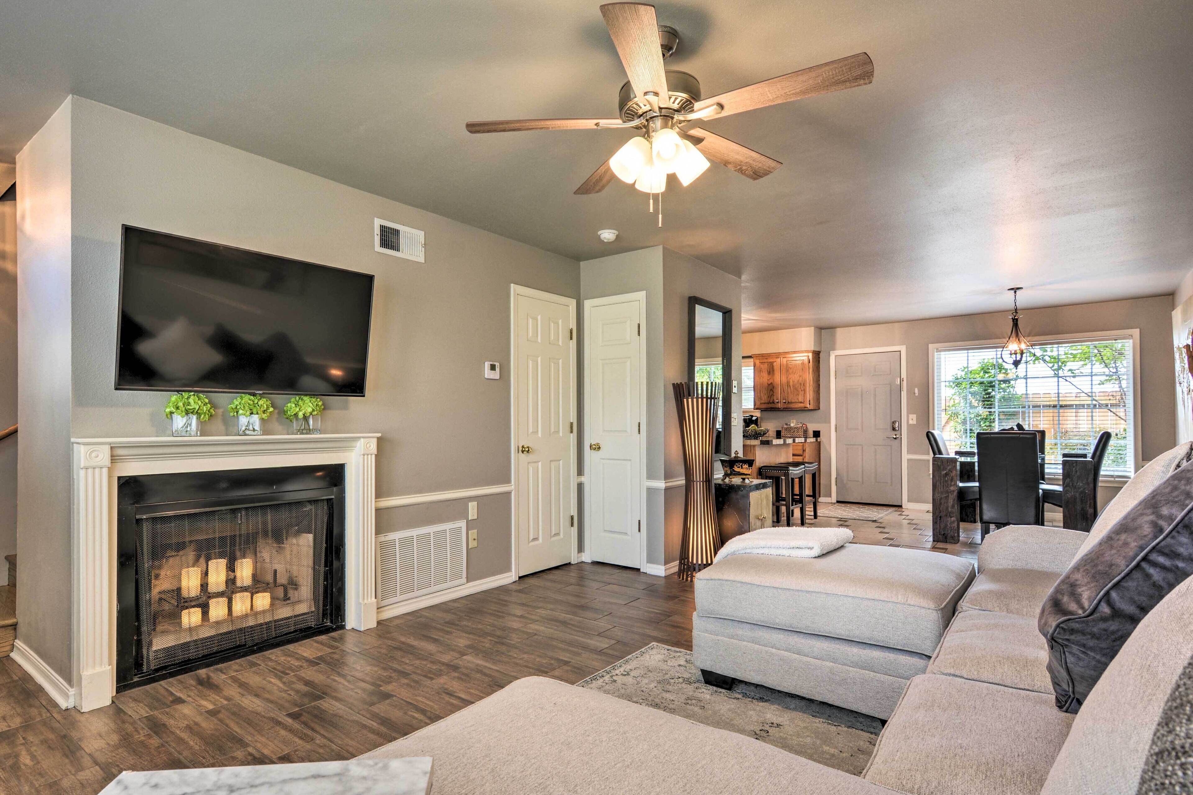 Fayetteville Home w/ Patio - 3 ½ Mi to Downtown