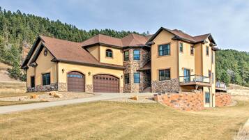 Rumah (5 Bedrooms) | Bagian depan properti