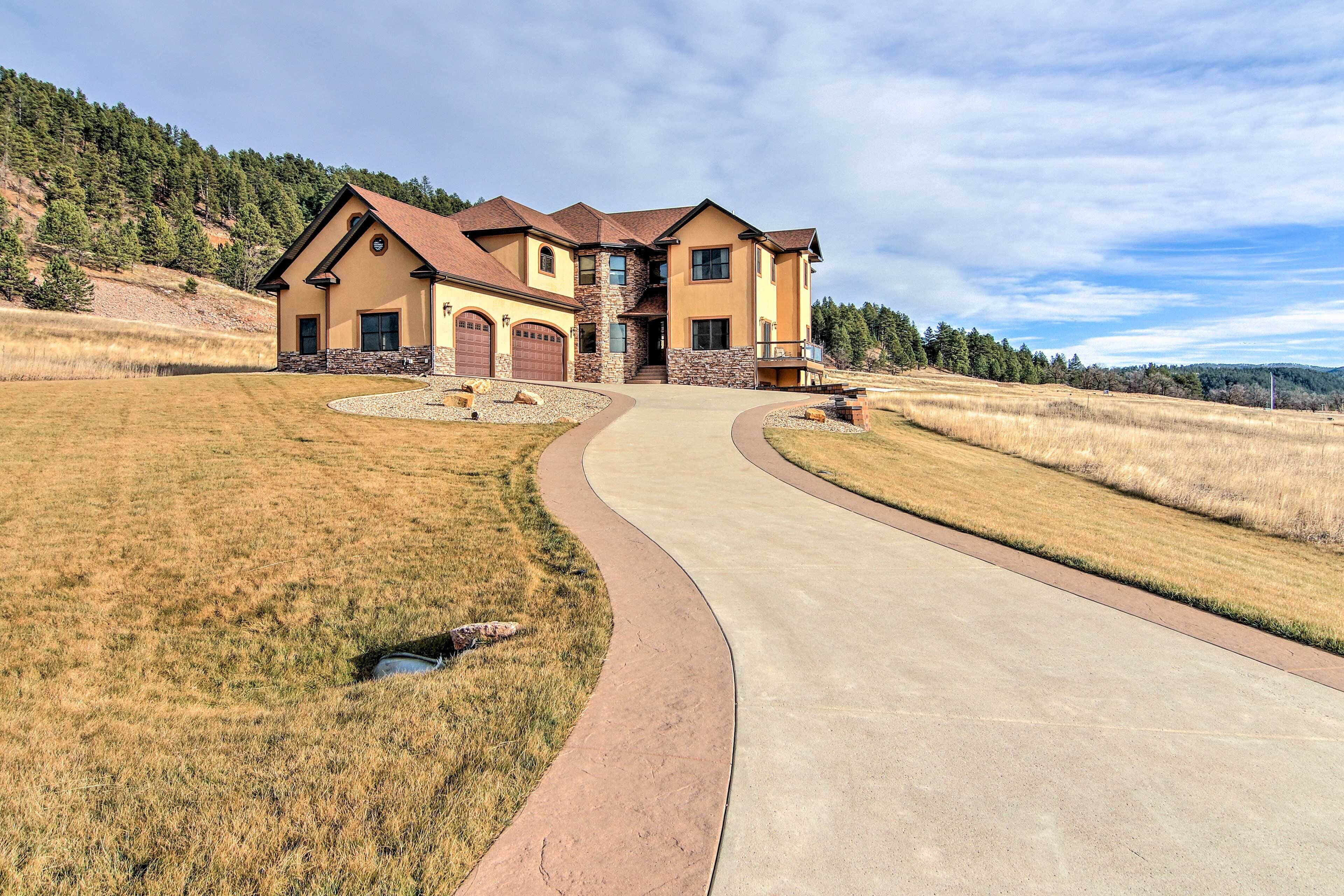 House (5 Bedrooms) | Interior