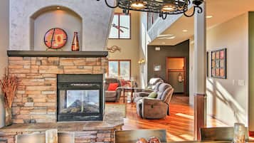 House (5 Bedrooms) | Interior