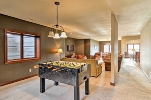 Interior - Hot Tub, Game Room! Black Hills Rally-ready Estate (Sturgis)