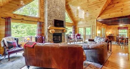 Hike, Fish & Golf: Burnsville Retreat w/ Deck!