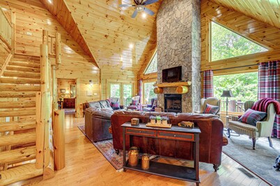 Hike, Fish & Golf: Burnsville Retreat w/ Deck!