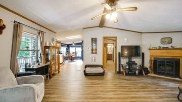 House (3 Bedrooms) | Interior