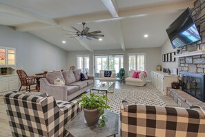Interior - Hot Springs Village Lake House w/ Deck (Hot Springs Village)
