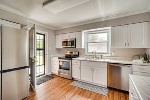 Casa (3 Bedrooms) | Cocina privada | Microondas, horno, parrilla de estufa y lavavajillas 