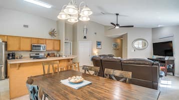 House (3 Bedrooms) | Interior
