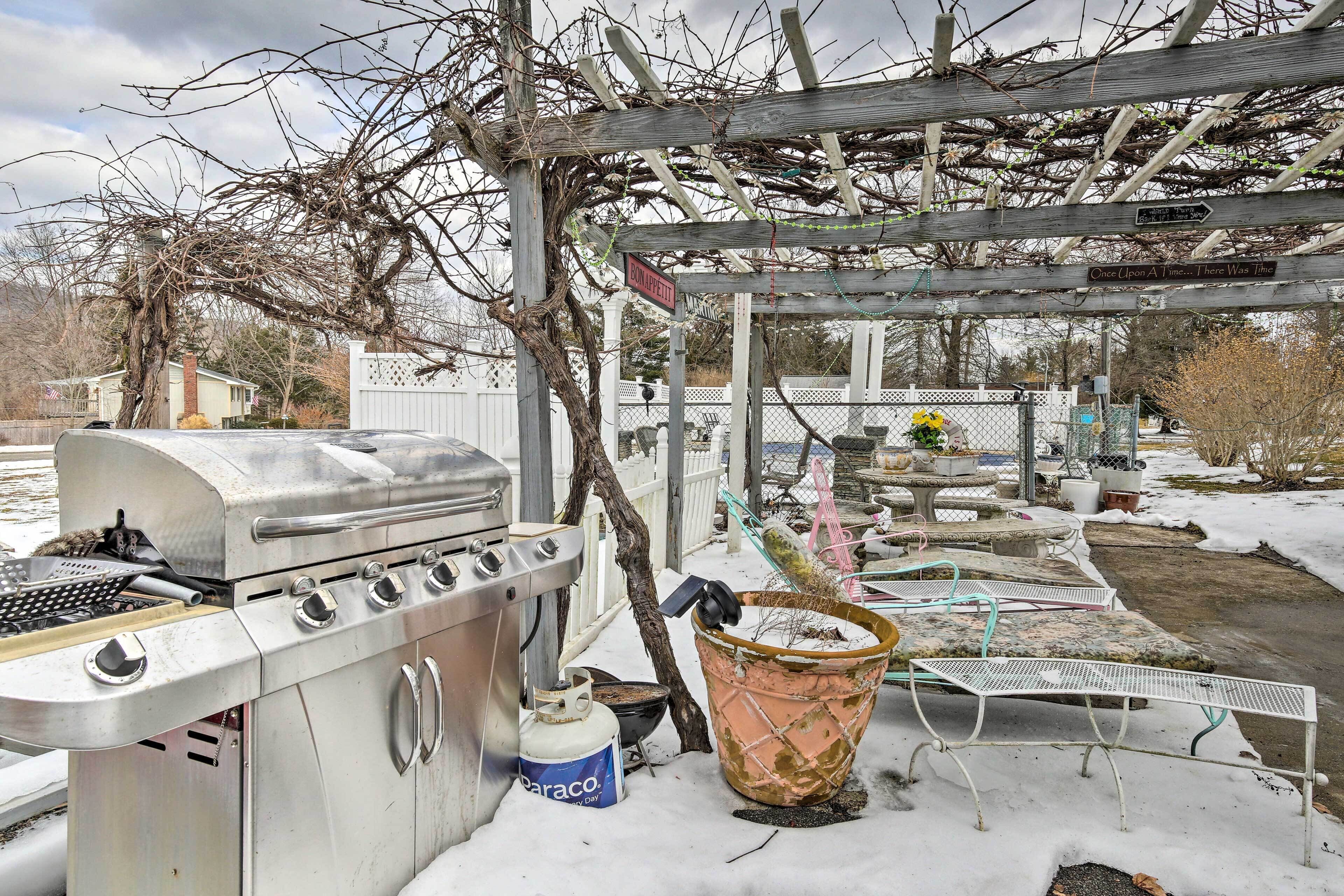 Hopewell Junction Apartment w/ Community Pool