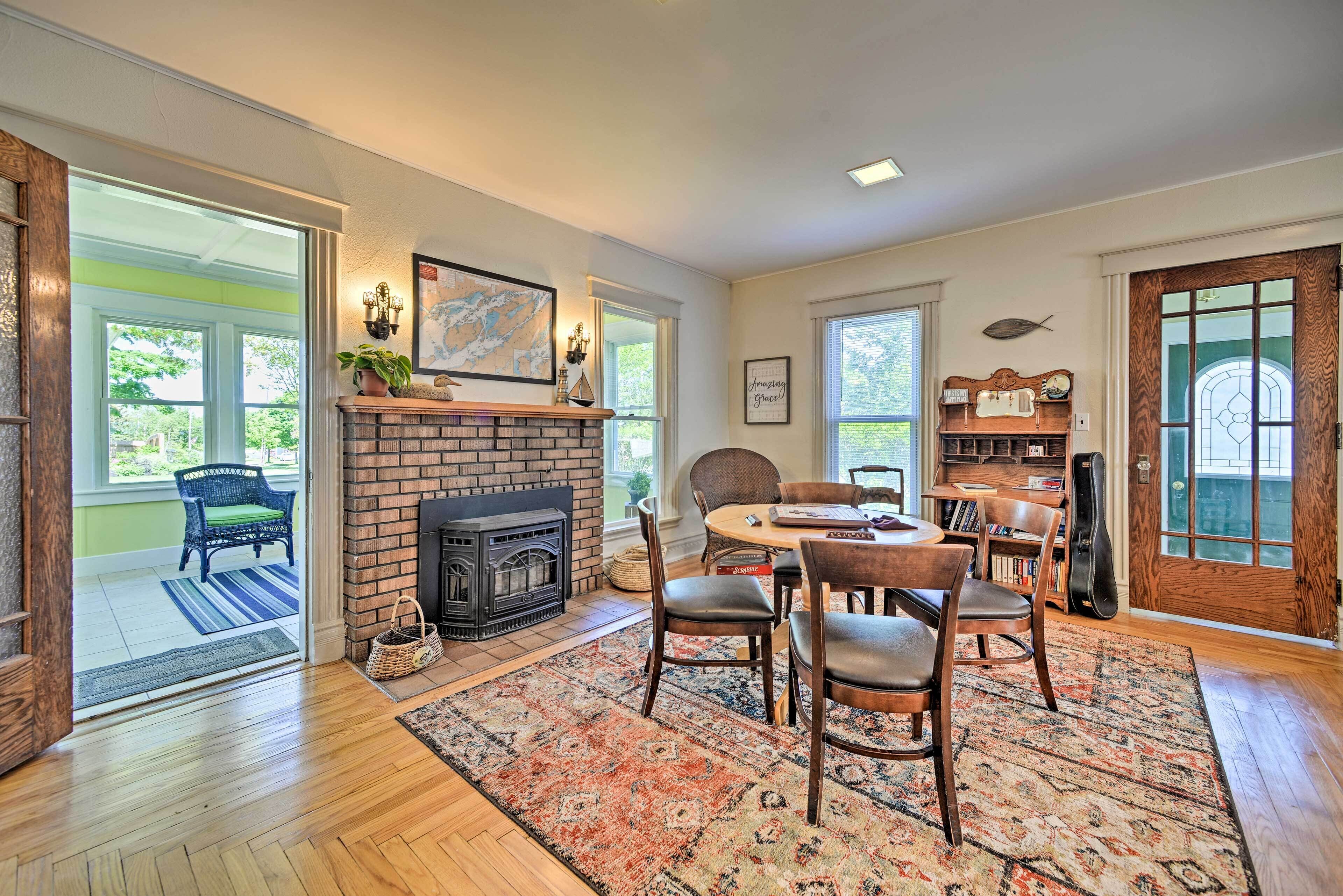 Home W/patio, 2 Blocks to St. Lawrence River