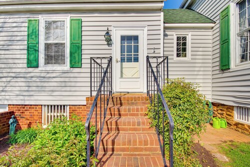 Idyllic Appomattox Home w/ Porch & Rocking Chairs!