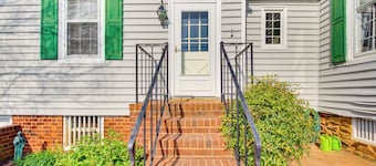 Idyllic Appomattox Home w/ Porch & Rocking Chairs!
