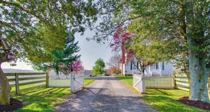 Idyllic Appomattox Home w/ Porch & Rocking Chairs!