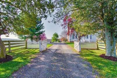 阿波馬托克斯田園之家，附門廊和搖椅