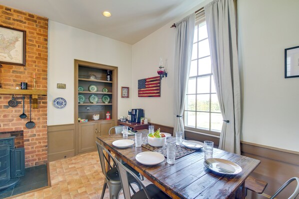 House (2 Bedrooms) | Interior