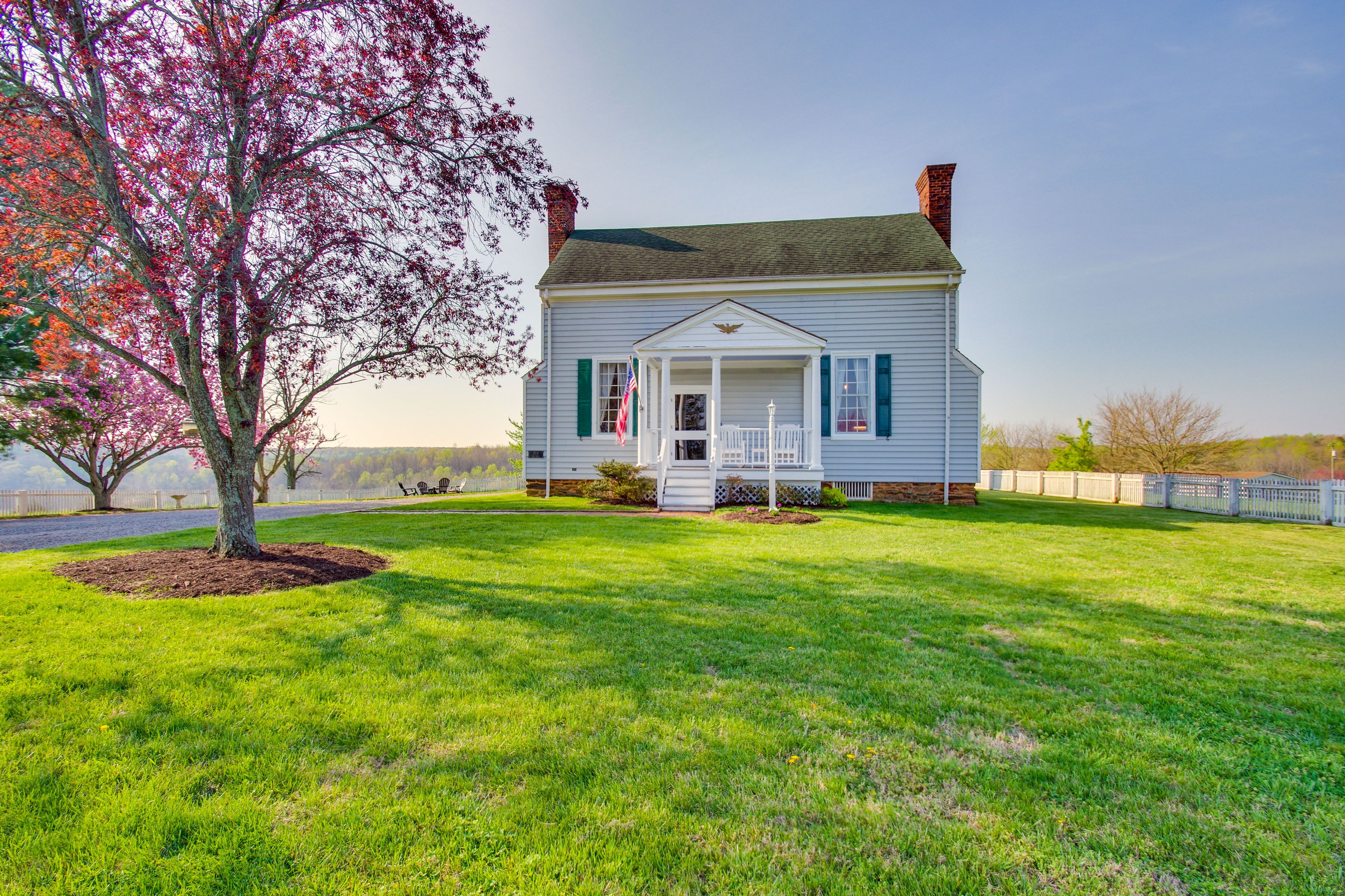 Idyllic Appomattox Home w/ Porch & Rocking Chairs!