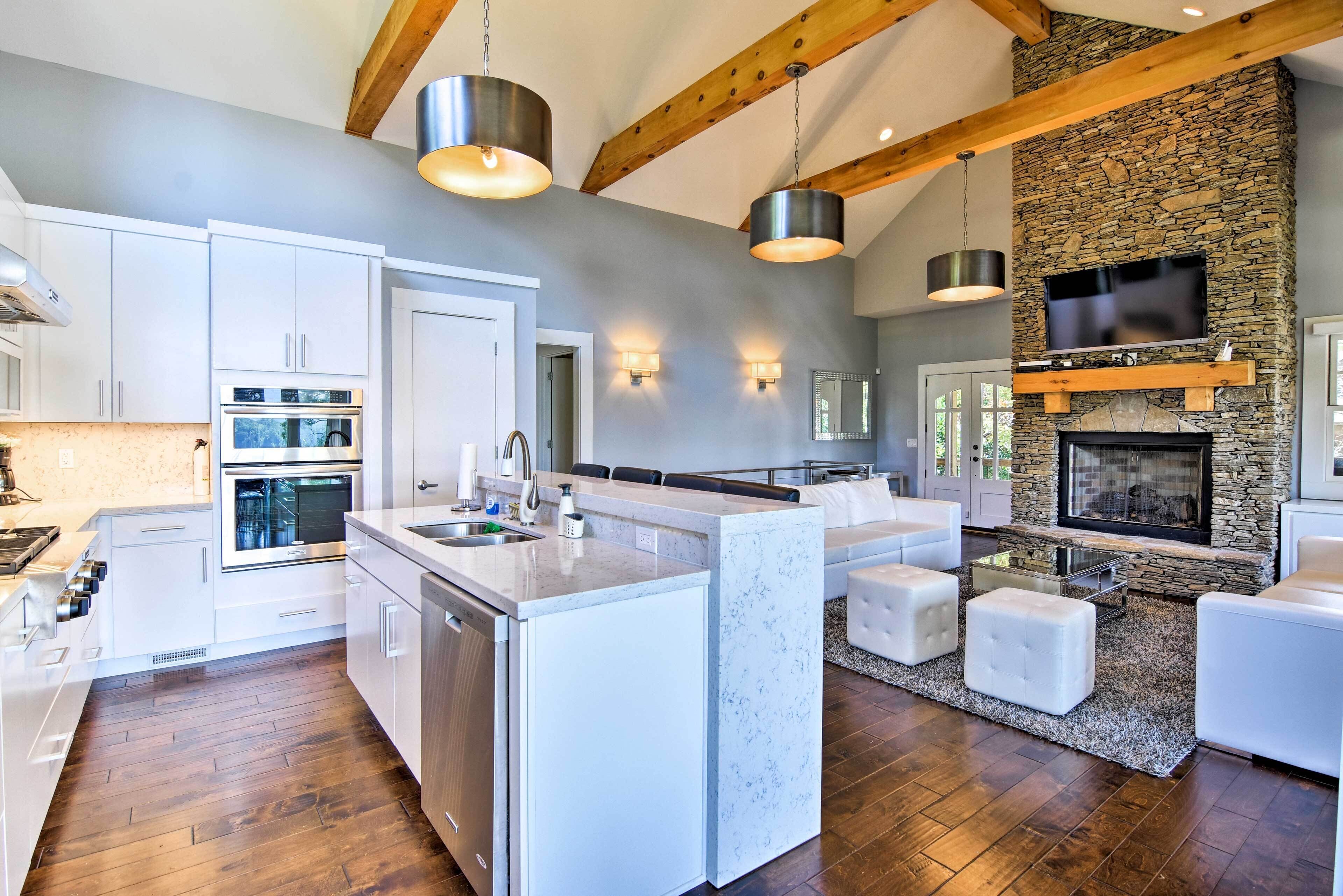 Lake Santeetlah Home w/ Gas Grill, Walk to Marina!