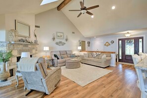 House (3 Bedrooms) | Interior