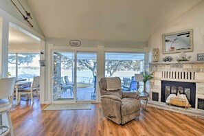 House (3 Bedrooms) | Interior - Lakefront Granbury Getaway: Boat, Swim & Fish (Granbury)