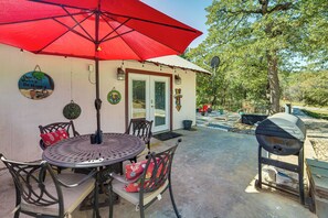 House (2 Bedrooms) | Interior - Lake Texoma Cabin - 1 Mi to Park & Boat Ramp! (Pottsboro)