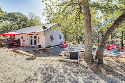 Lake Texoma Cabin - 1 Mi to Park & Boat Ramp!