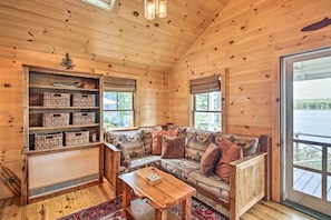 Cottage (2 Bedrooms) | Interior