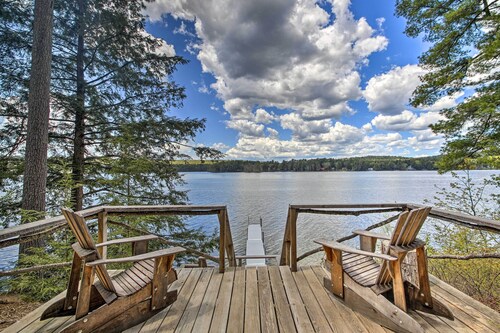 Lakefront Cottage: Boat Dock, Patio & Kayaks!
