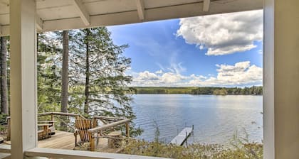 Lakefront Cottage: Boat Dock, Patio & Kayaks!