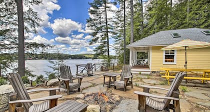 Lakefront Cottage: Boat Dock, Patio & Kayaks!