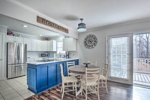 Microwave, oven, stovetop, dishwasher - Kentucky Lake Vacation Rental Near Marina! (Gilbertsville)